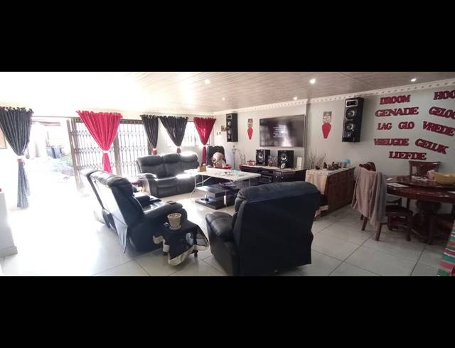 4 BEDROOM HOUSE FOR SALE IN KRUINPARK